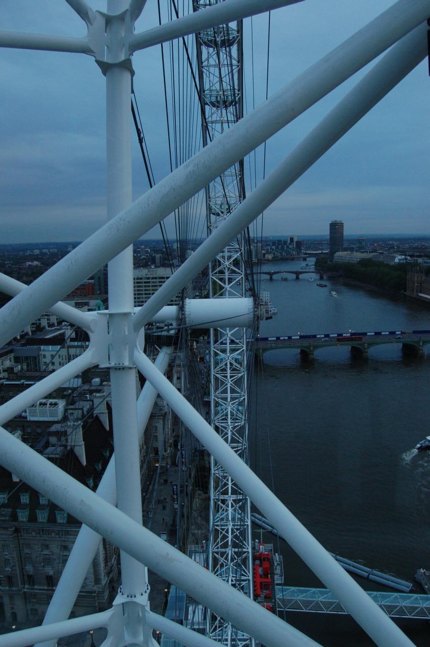 <i><b>London-324</b></i>