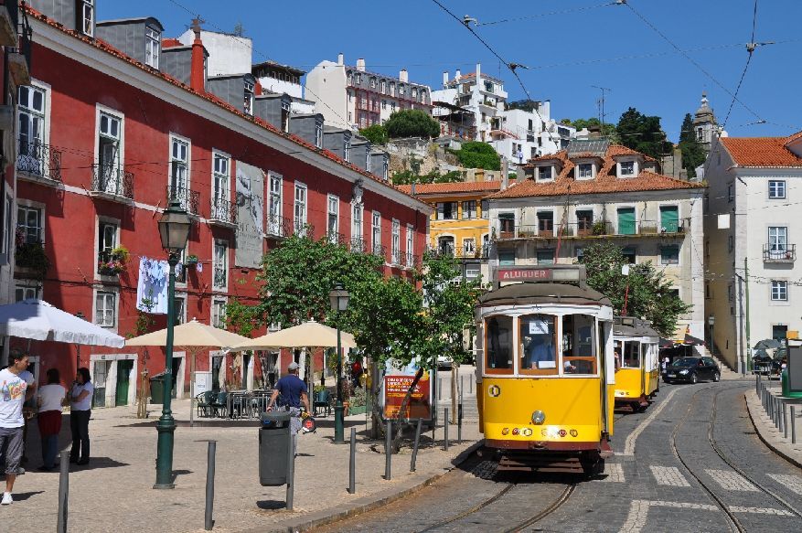 <i><b>341-Lisboa-Alfama</b></i>