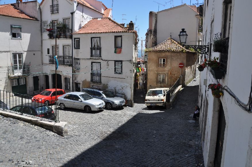 <i><b>381-Lisboa-Alfama</b></i>