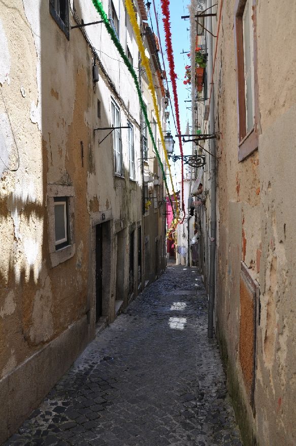 <i><b>382-Lisboa-Alfama</b></i>