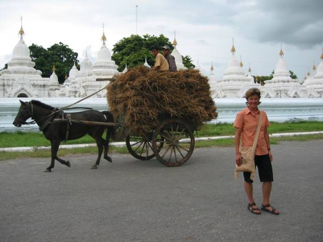 Andrea vor der Kuthodaw Paya