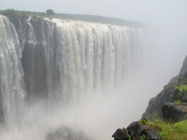 <i><b>Victoria Falls - Hauptwasserfall</b></i>