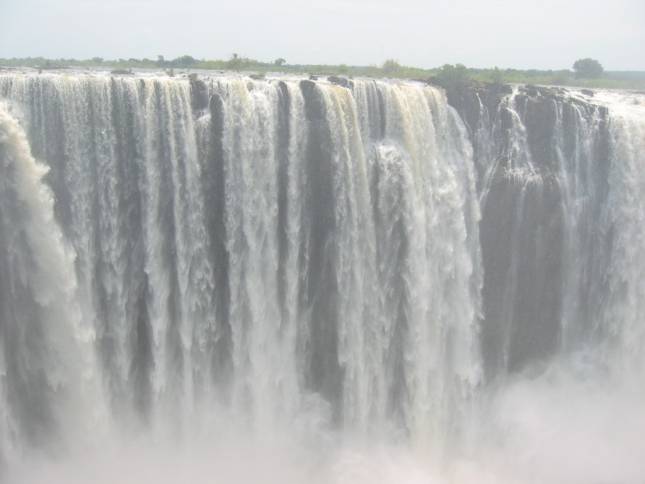 <i><b>Victoria Falls - Hauptwasserfall</b></i>