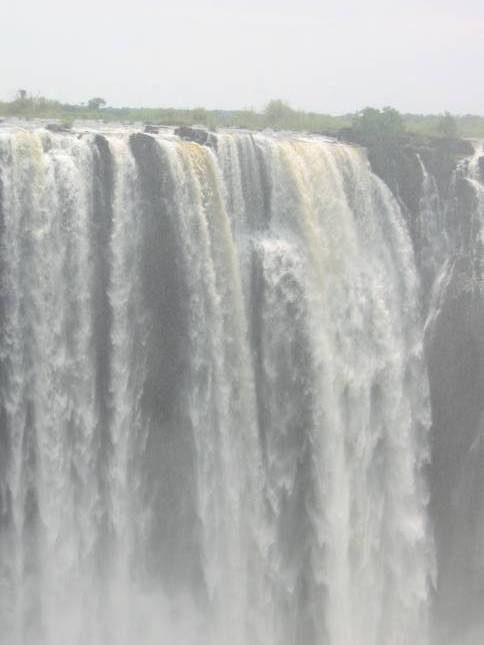 <i><b>Victoria Falls - Hauptwasserfall</b></i>