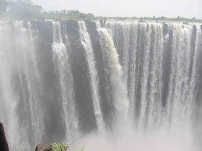 <i><b>Victoria Falls - Hauptwasserfall</b></i>